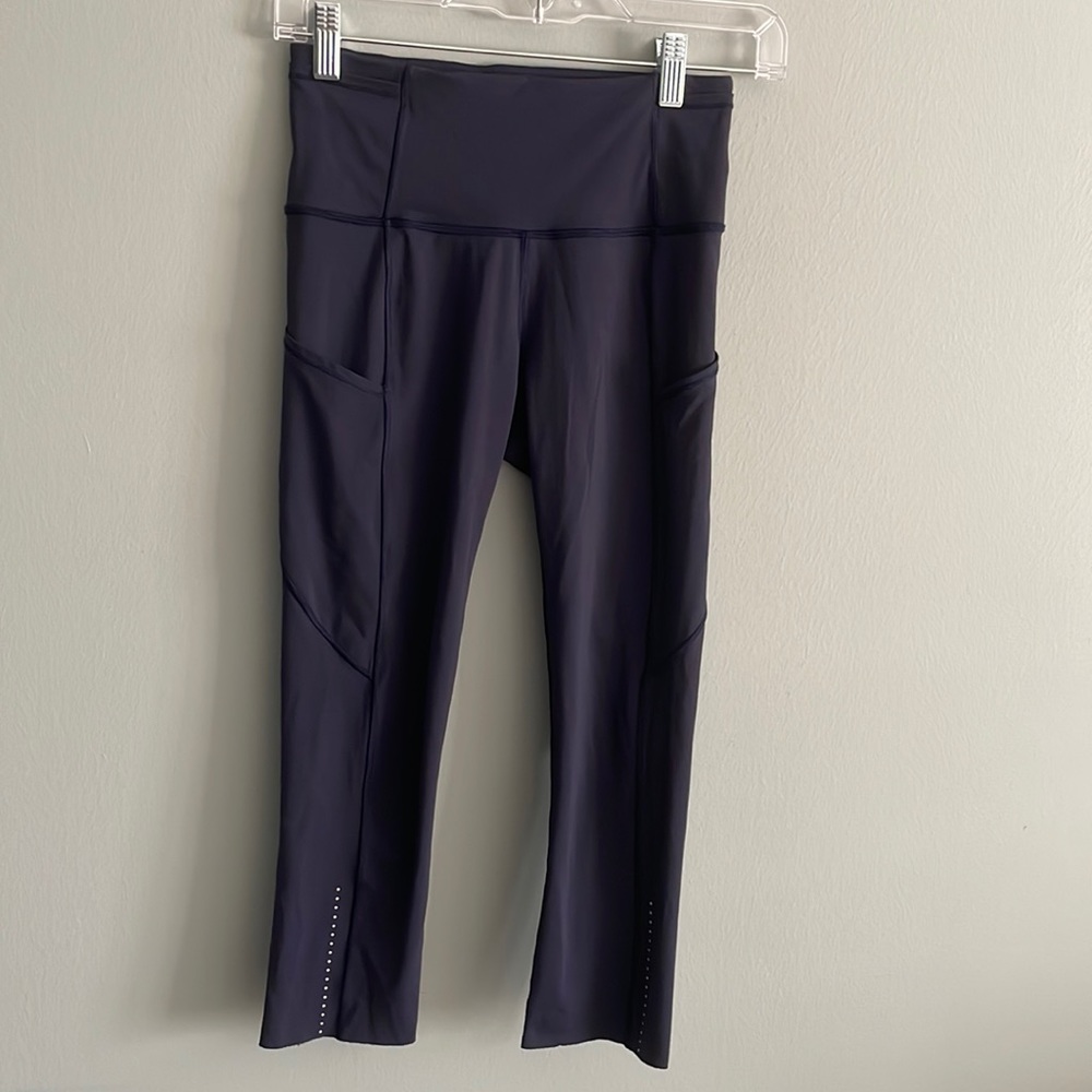 Lululemon Fast & Free crop leggings, true navy, size 4, reflective dots/raw edge